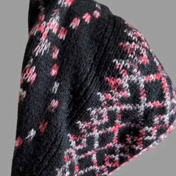 New Directions Black and Pink Geometric Sweater - Picture 6 of 10